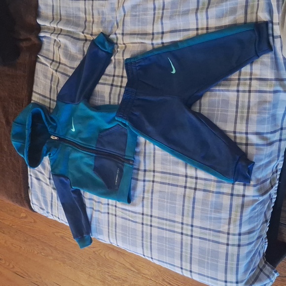 Nike toddler sweatsuit - Picture 1 of 6